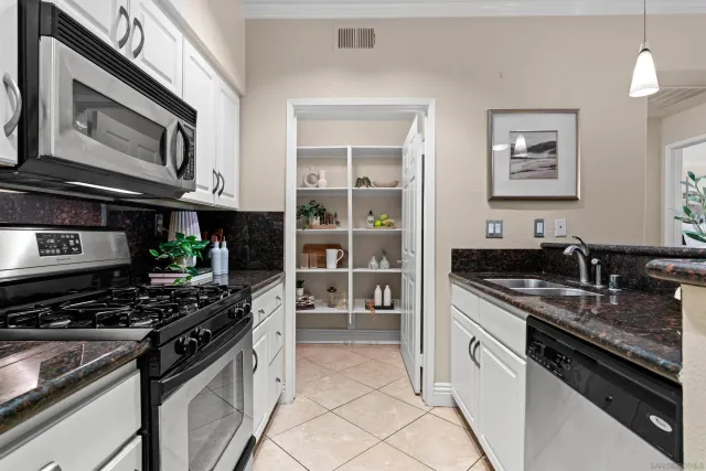 $639,000 | 12368 Carmel Country Road, Unit 103, San Diego, CA 92130