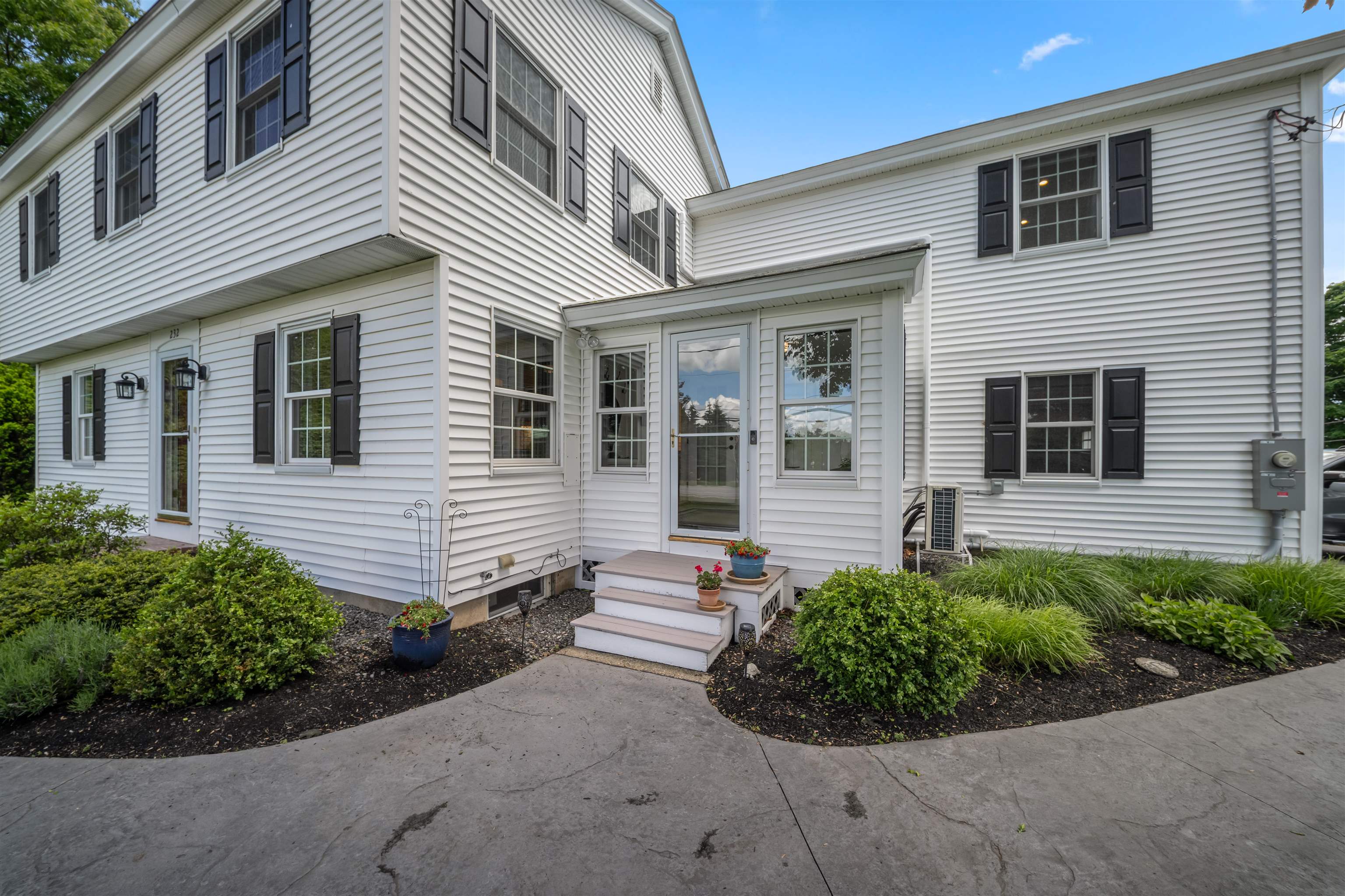 232 Dover Point Road Dover, NH 03820 - Photo 4 of 48
