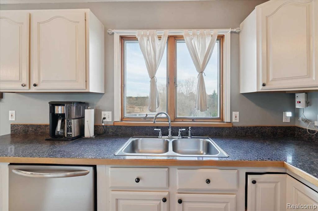 4121 Cedar Lake Road Howell, MI 48843 - Photo 20 of 74