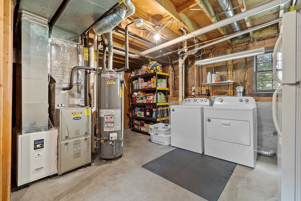 14 Emery Road Townsend, MA 01469 - Photo 27 of 31 a utility room with dryer and washer