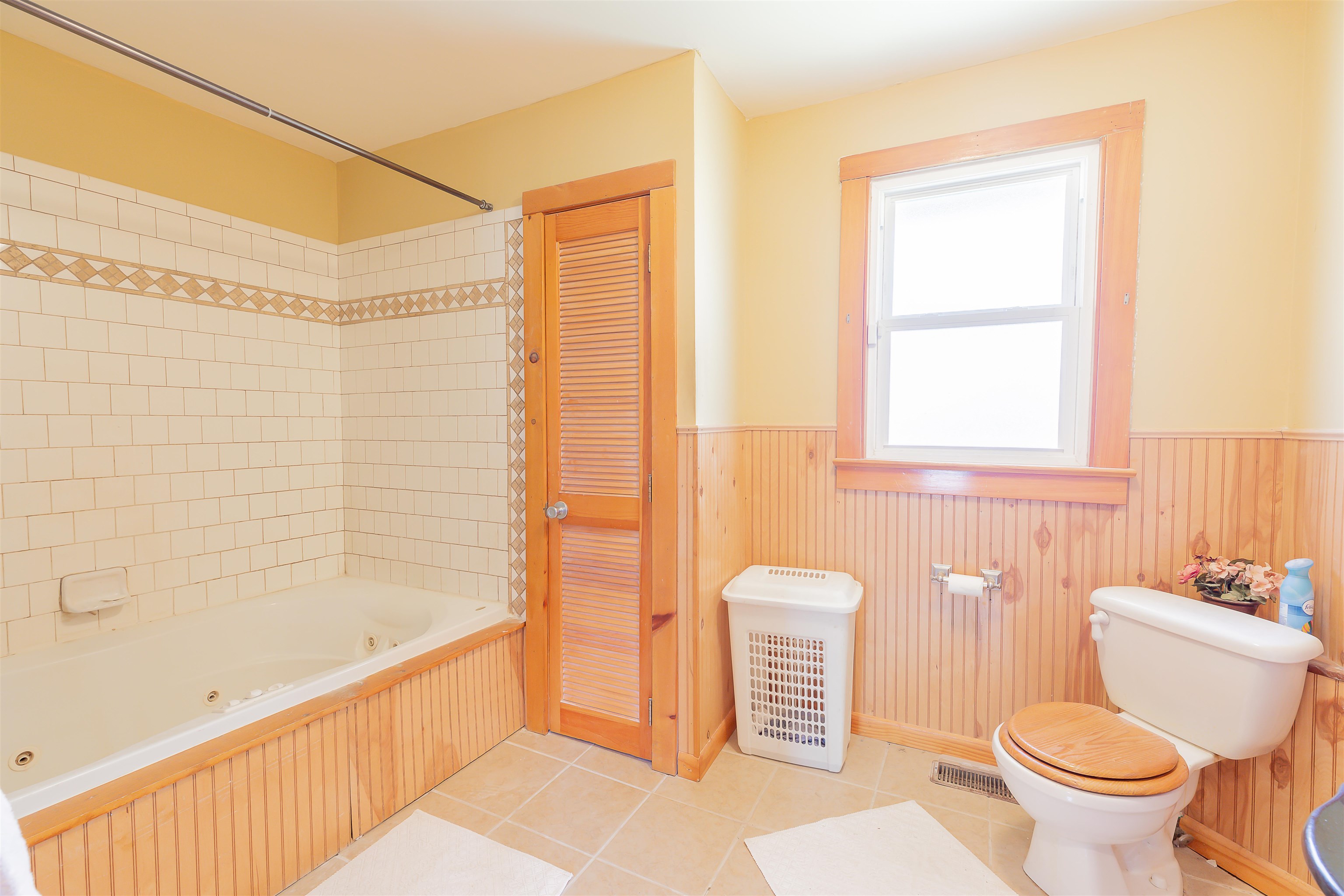 3021 Rte 9 South Rio Grande, NJ 08242 - Photo 10 of 24 a bathroom with a toilet and a bathtub