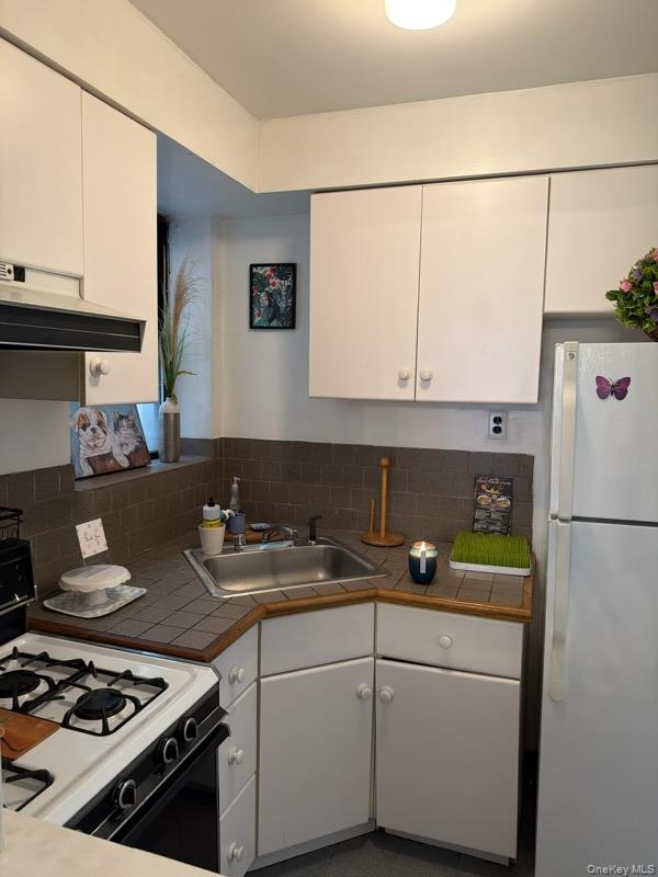 515 West 151st Street, Unit 4W Manhattan, NY 10031 - Photo 10 of 12 a kitchen with a sink cabinets and appliances