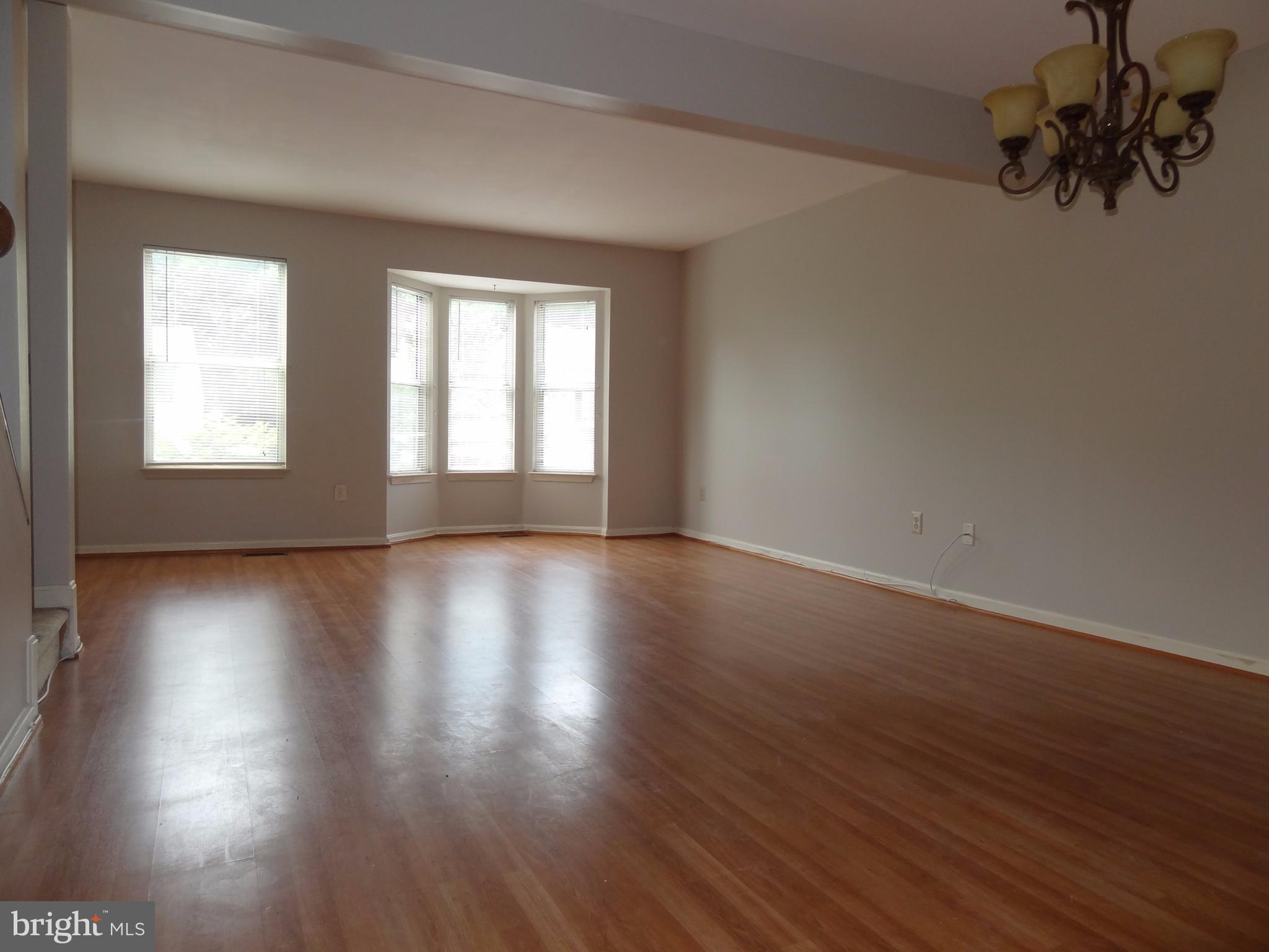 1136 Ingate Road Halethorpe, MD 21227 - Photo 4 of 30 Living Room