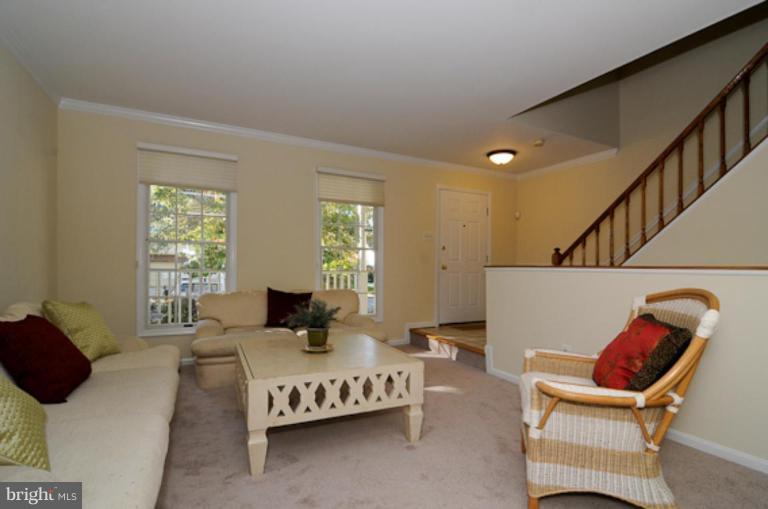312 Canterfield Road Annapolis, MD 21403 - Photo 3 of 24 Living Room