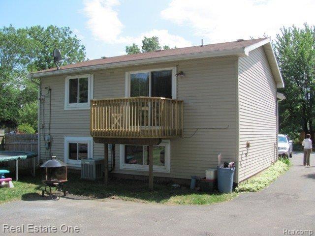 3856 Mapleleaf Road Waterford, MI 48328 - Photo 3 of 11 IMG_3391.JPG