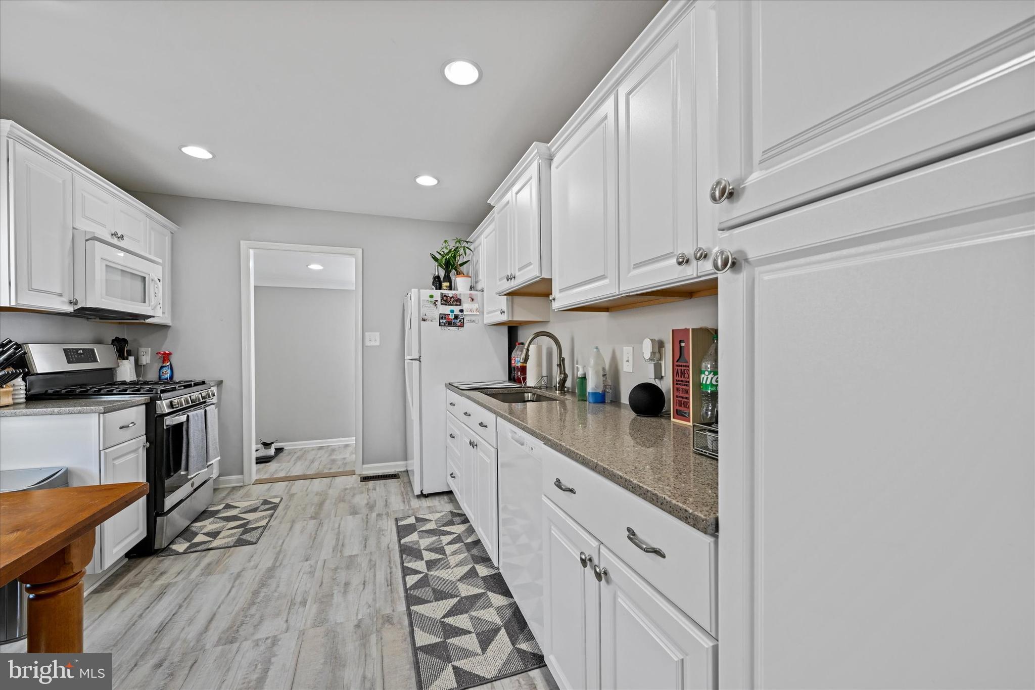 1335 Willow Road Dundalk, MD 21222 - Photo 8 of 18 Kitchen Granite