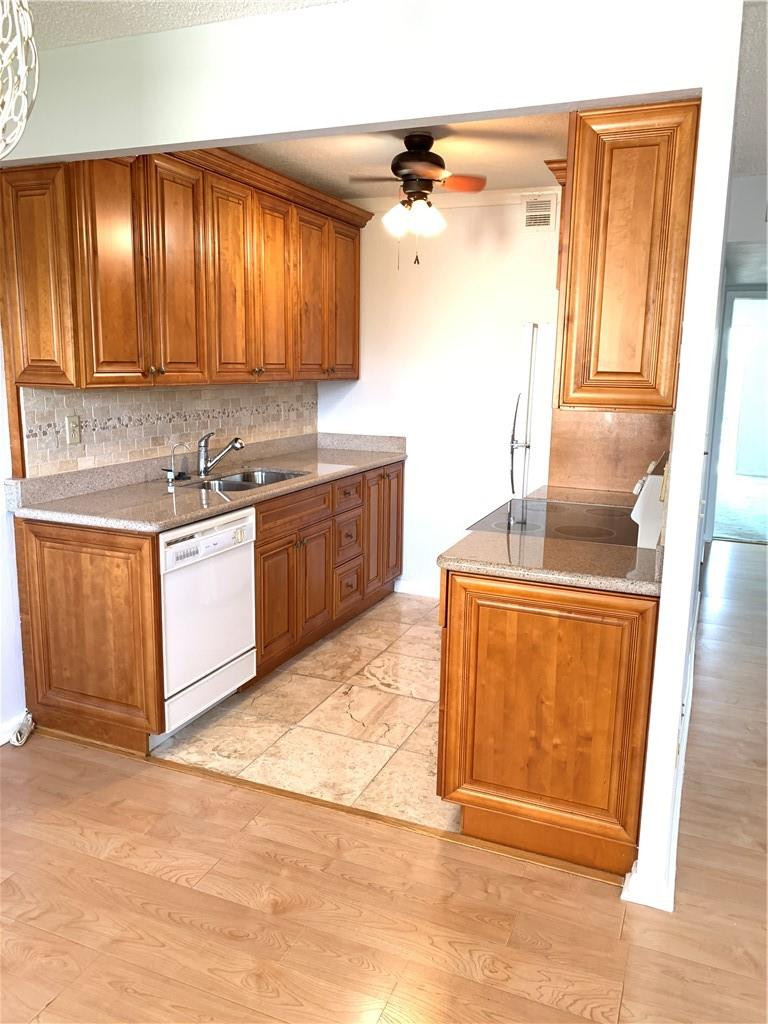 4018 Cornwall East, Unit 4018 Boca Raton, FL 33434 - Photo 1 of 27 Spotless Kitchen