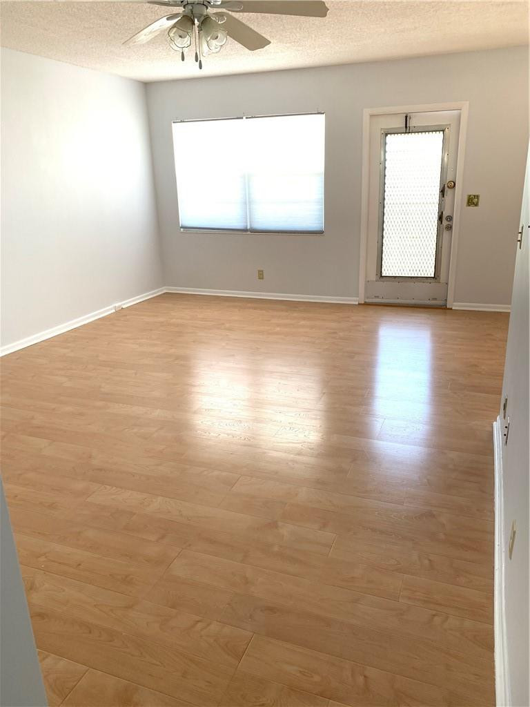 4018 Cornwall East, Unit 4018 Boca Raton, FL 33434 - Photo 6 of 27 Living room