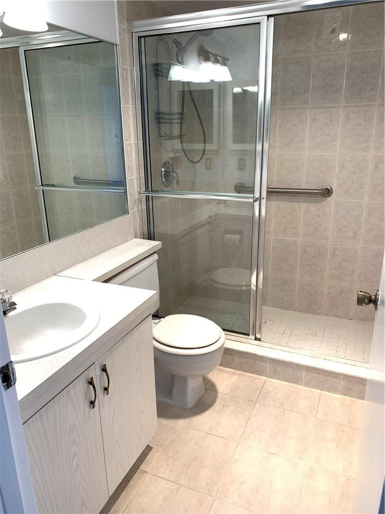 4018 Cornwall East, Unit 4018 Boca Raton, FL 33434 - Photo 9 of 27 Full Bath