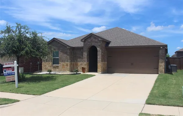 $265,000 | 825 Alton Drive, Aubrey, TX 76227