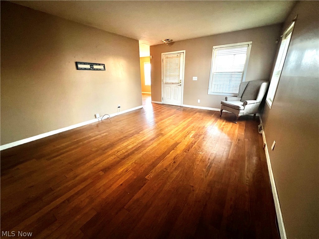 20105 Preston Road Cleveland, OH 44128 - Photo 4 of 24 Gallery Image 4