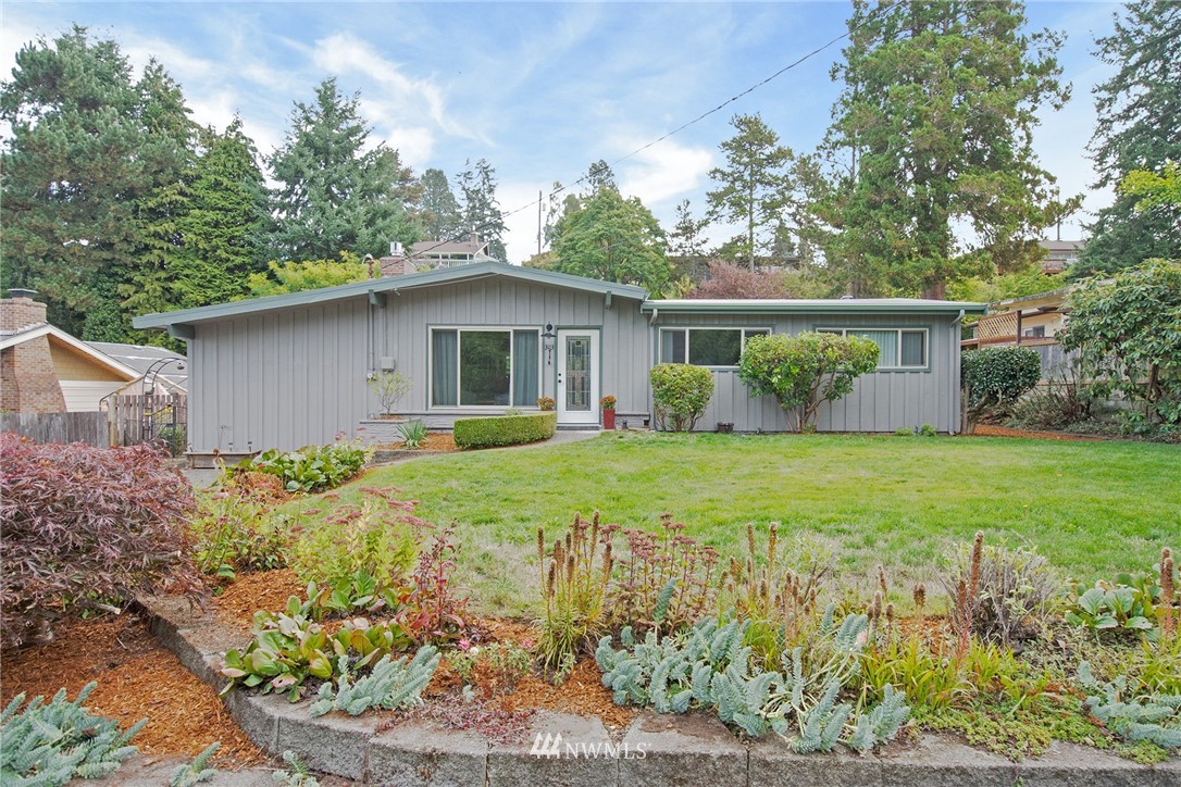 3113 Crystal Springs Road West University Place, WA 98466 - Photo 1 of 24 Gallery Image 1