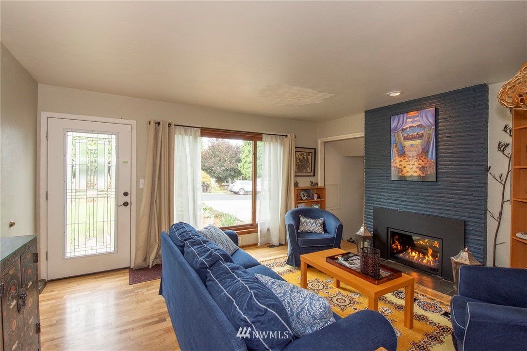 3113 Crystal Springs Road West University Place, WA 98466 - Photo 4 of 24 Gallery Image 4