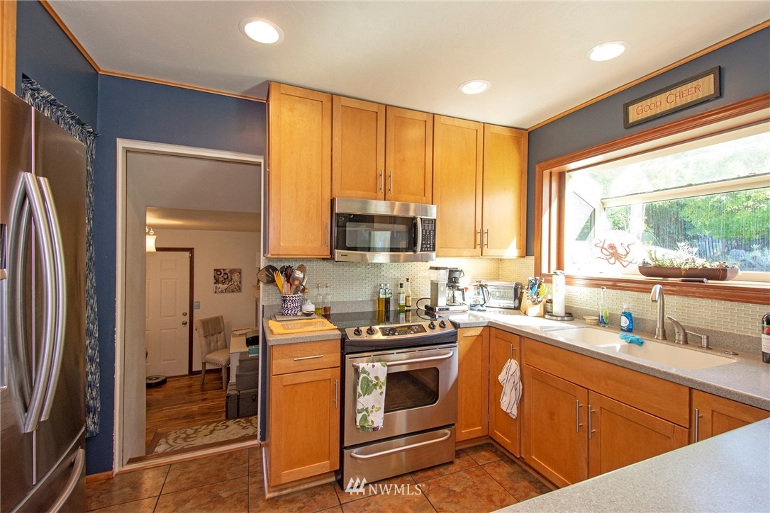 3113 Crystal Springs Road West University Place, WA 98466 - Photo 7 of 24 Gallery Image 7