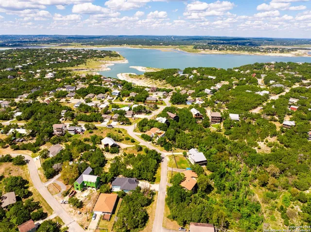 $449,000 | 2792 Woodcrest Drive, Canyon Lake, TX 78133