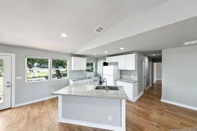 $449,000 | 2792 Woodcrest Drive, Canyon Lake, TX 78133