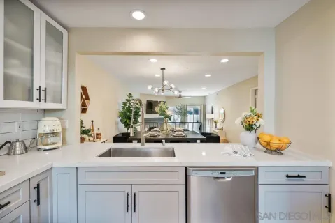 $1,075,000 | 3121 Evening Way, Unit B, La Jolla, CA 92037