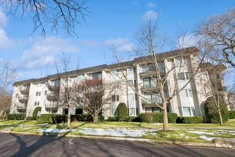 $310,000 | 235 Ridge Road, Unit 4J, Wilmette, IL 60091