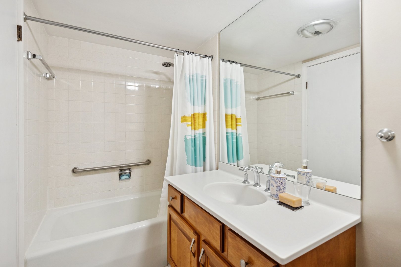 235 Ridge Road, Unit 4J Wilmette, IL 60091 - Photo 11 of 17