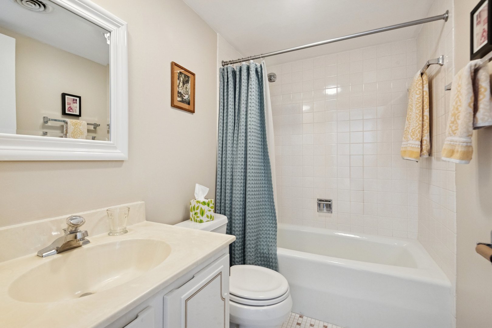 235 Ridge Road, Unit 4J Wilmette, IL 60091 - Photo 13 of 17