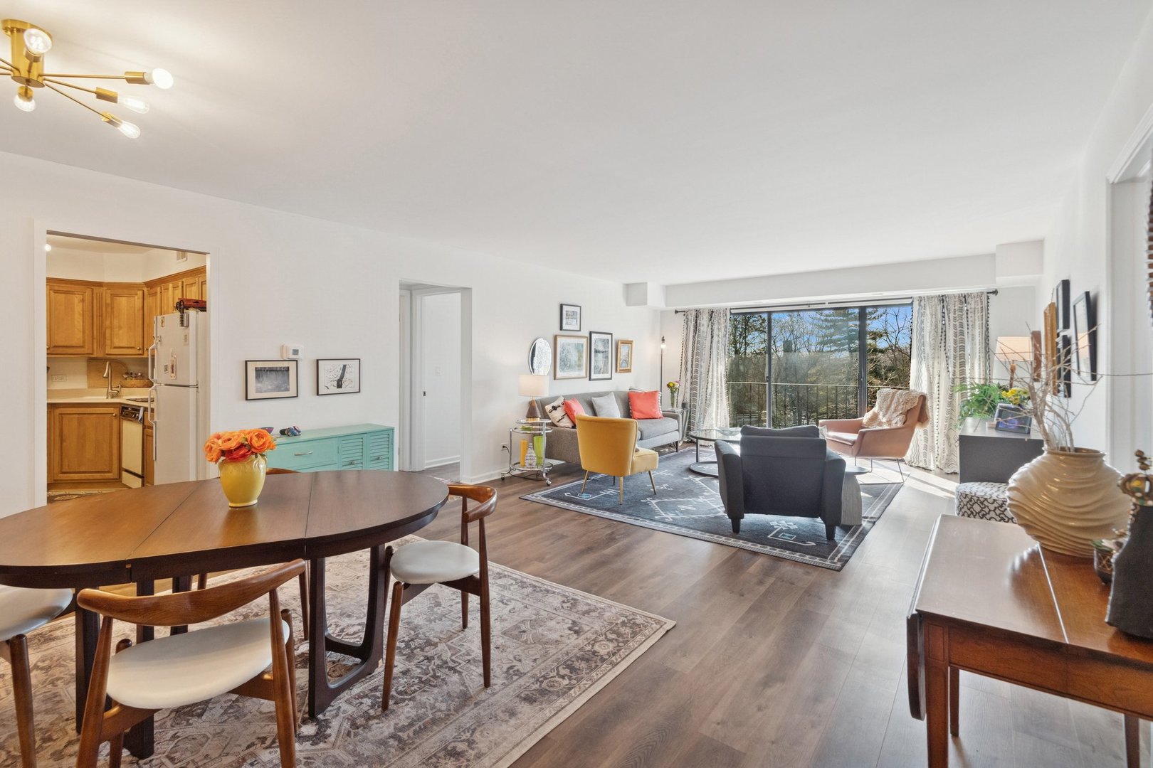 235 Ridge Road, Unit 4J Wilmette, IL 60091 - Photo 2 of 17