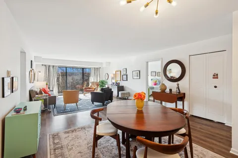 $310,000 | 235 Ridge Road, Unit 4J, Wilmette, IL 60091