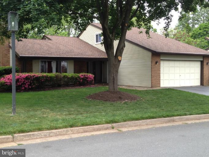 135 South Fox Road Sterling, VA 20164 - Photo 1 of 28 Exterior (Front)