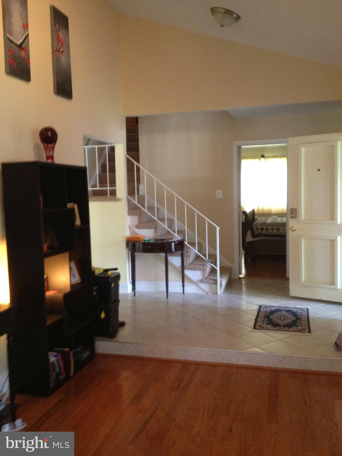 135 South Fox Road Sterling, VA 20164 - Photo 9 of 28 Living Room
