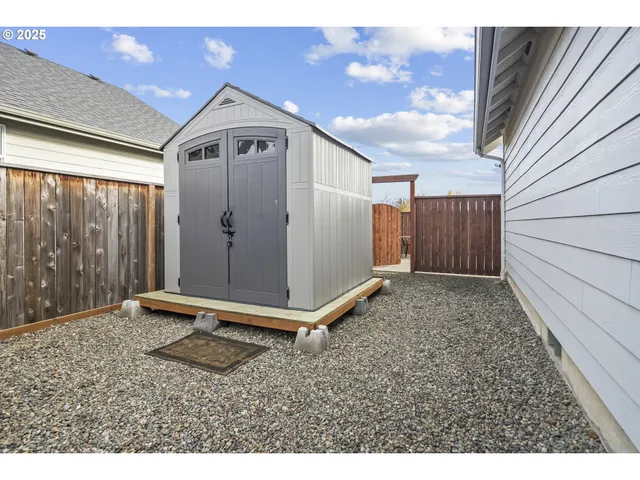 $499,000 | 1871 Southeast Academy Street, Dallas, OR 97338