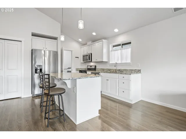 $499,000 | 1871 Southeast Academy Street, Dallas, OR 97338