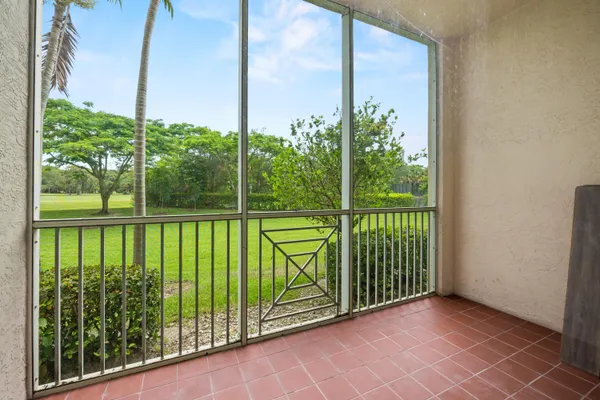 $2,400 | 3500 Oaks Clubhouse Drive, Unit 109, Pompano Beach, FL 33069
