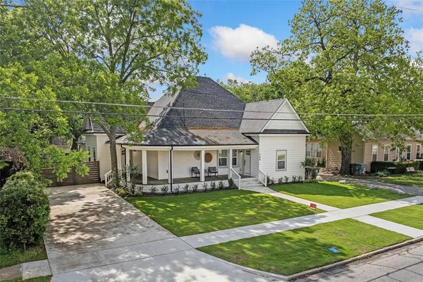 $2,450 | 700 South Crockett Street, Sherman, TX 75090