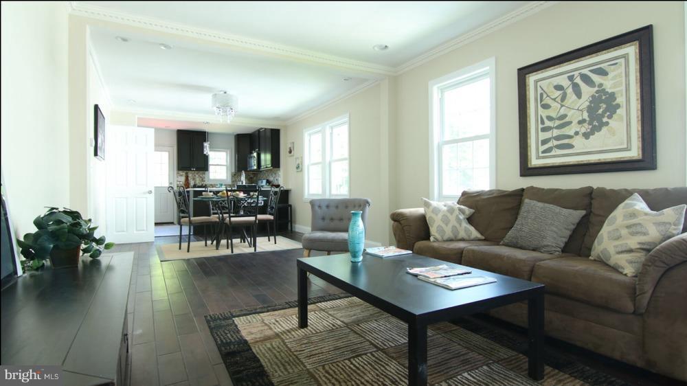 3047 Parktowne Road Baltimore, MD 21234 - Photo 3 of 28 Living Room