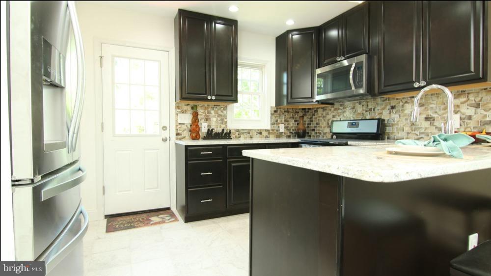 3047 Parktowne Road Baltimore, MD 21234 - Photo 4 of 28 Kitchen