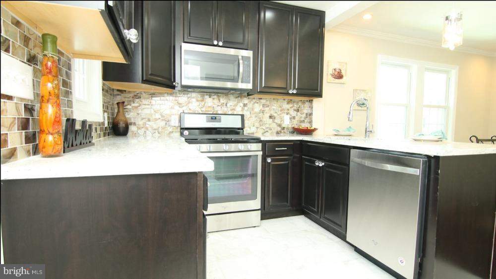 3047 Parktowne Road Baltimore, MD 21234 - Photo 5 of 28 Kitchen