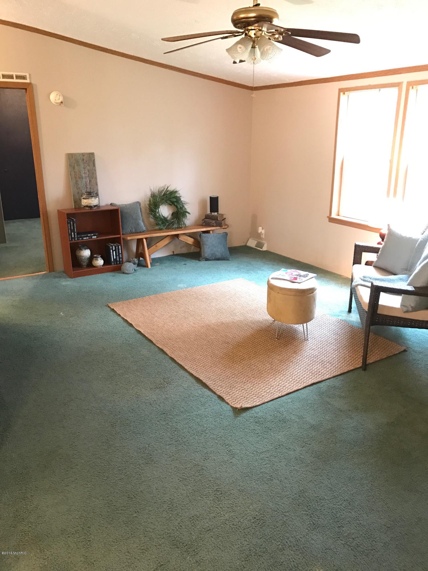 2020 Bell Road Niles, MI 49120 - Photo 9 of 26 Living Room