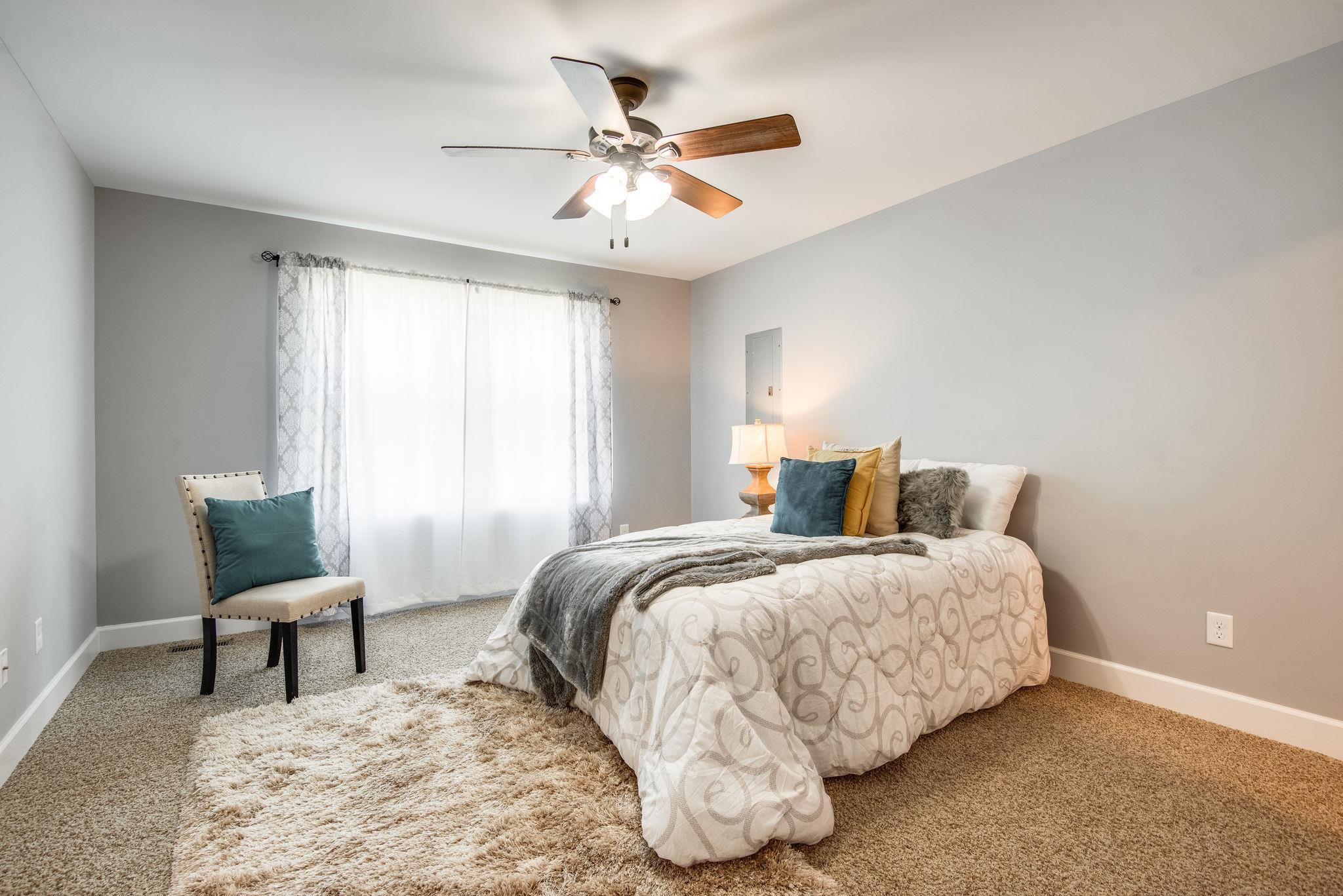 992 Hooper Road Charlotte, TN 37036 - Photo 10 of 27 Master Bedroom w/ Full Bath