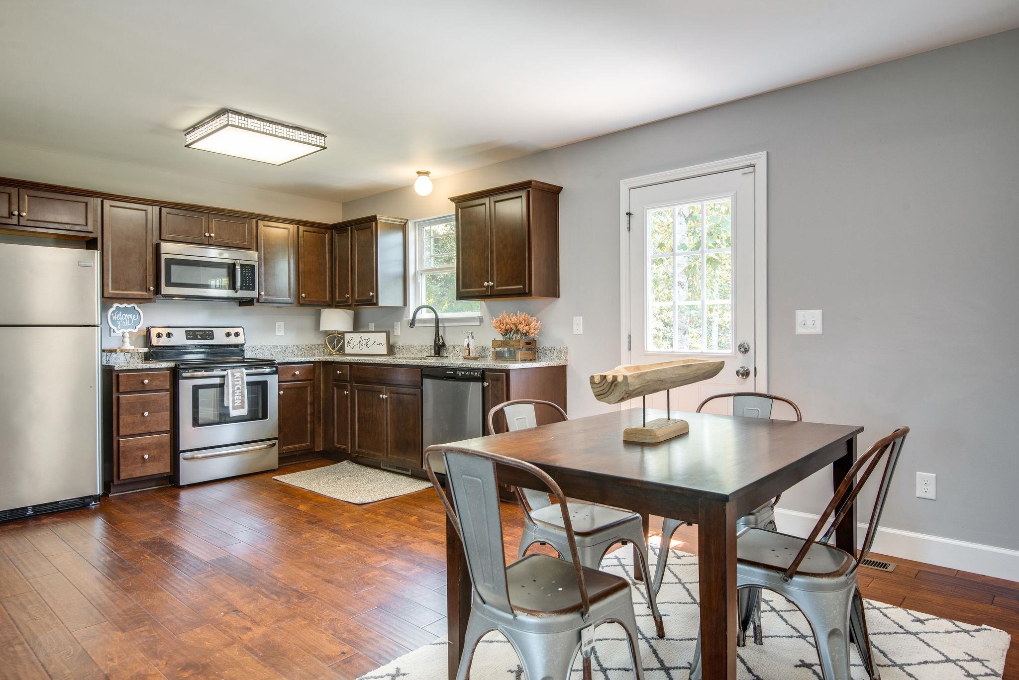 992 Hooper Road Charlotte, TN 37036 - Photo 5 of 27 Perfect for Entertaining