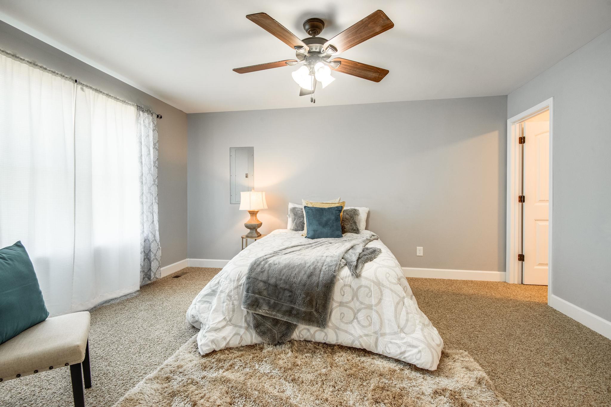 992 Hooper Road Charlotte, TN 37036 - Photo 9 of 27 Spacious Master Bedroom w/ Walk in Closet
