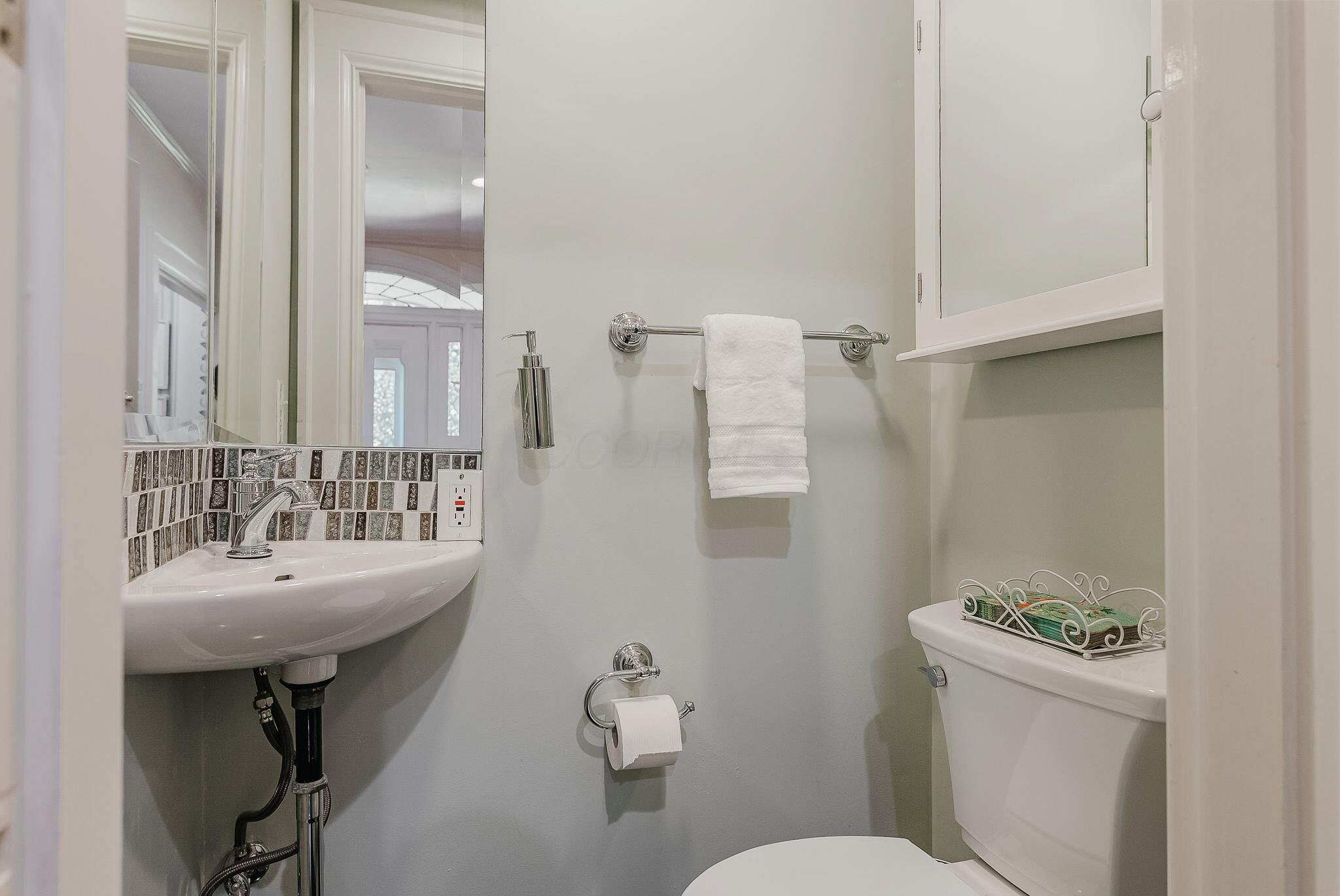 2409 Sherwood Road Bexley, OH 43209 - Photo 23 of 70 Half Bath