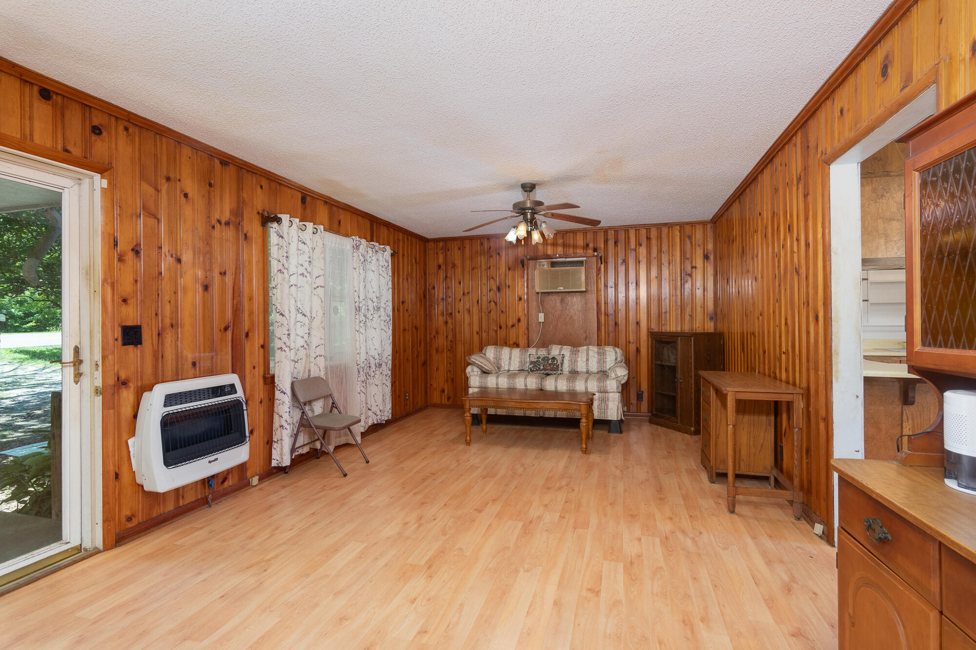 786 Brow Road Trenton, GA 30752 - Photo 9 of 45 Living Room