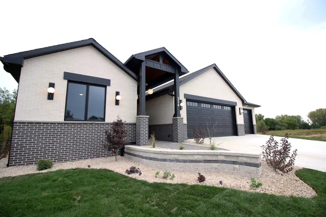 $799,500 | 334 Ridge View Drive, Unit 30, Milton, WI 53563