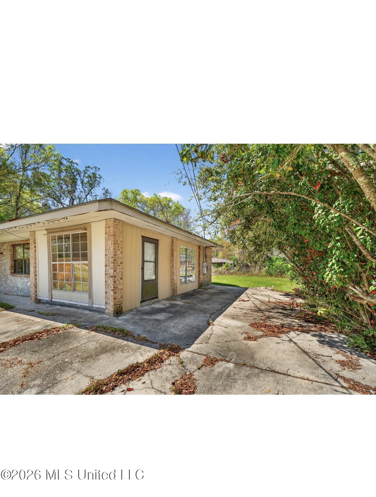 706 Burley Street Picayune, MS 39466 - Photo 6 of 37 IMG_5767