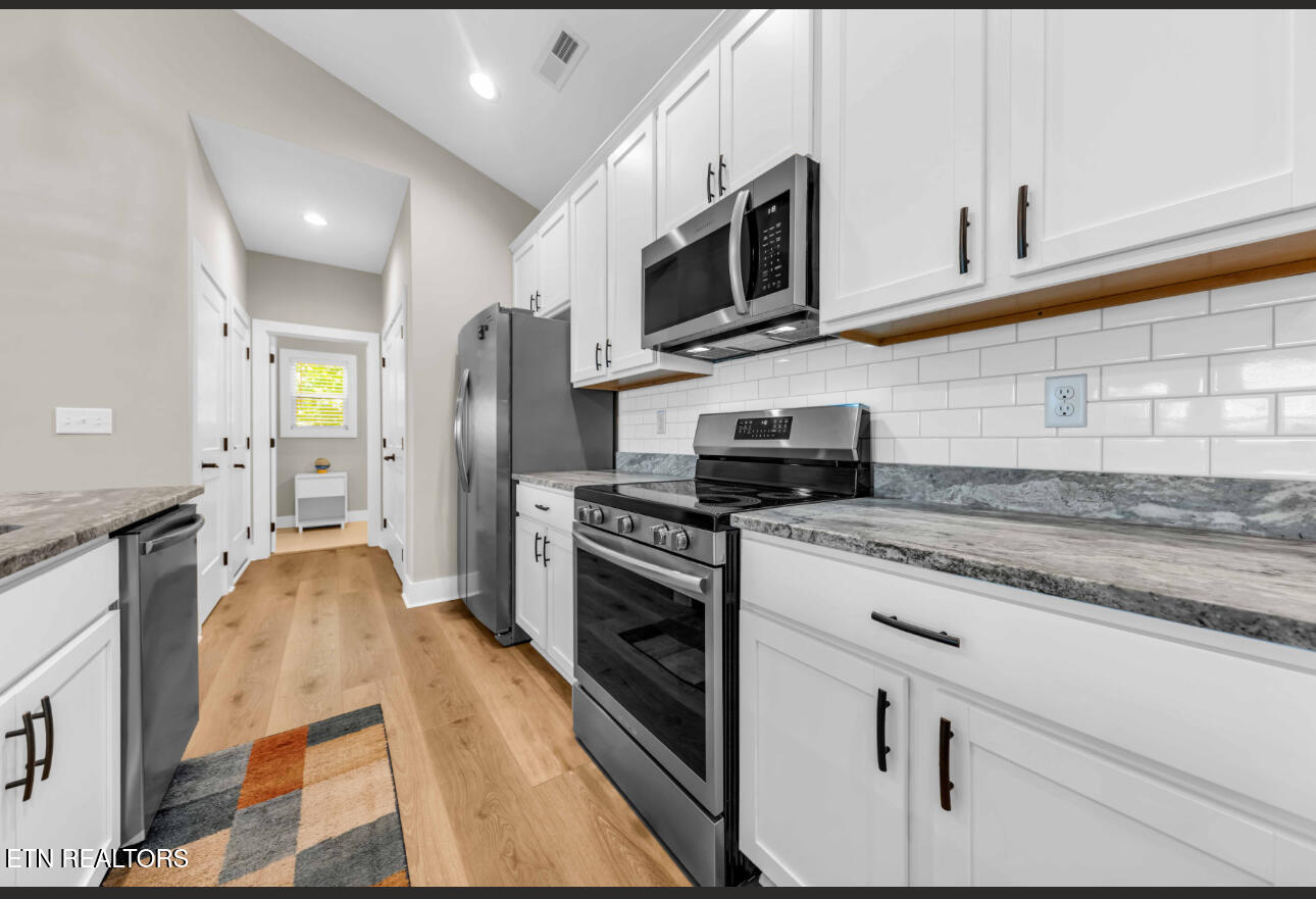 254 Clear Creek Road Kodak, TN 37764 - Photo 11 of 26 Stainless appliances
