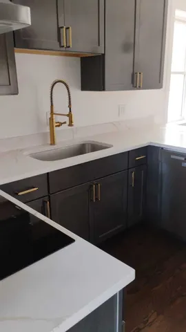 $2,250 | 5011 North Troy Street, Unit 1, Chicago, IL 60625