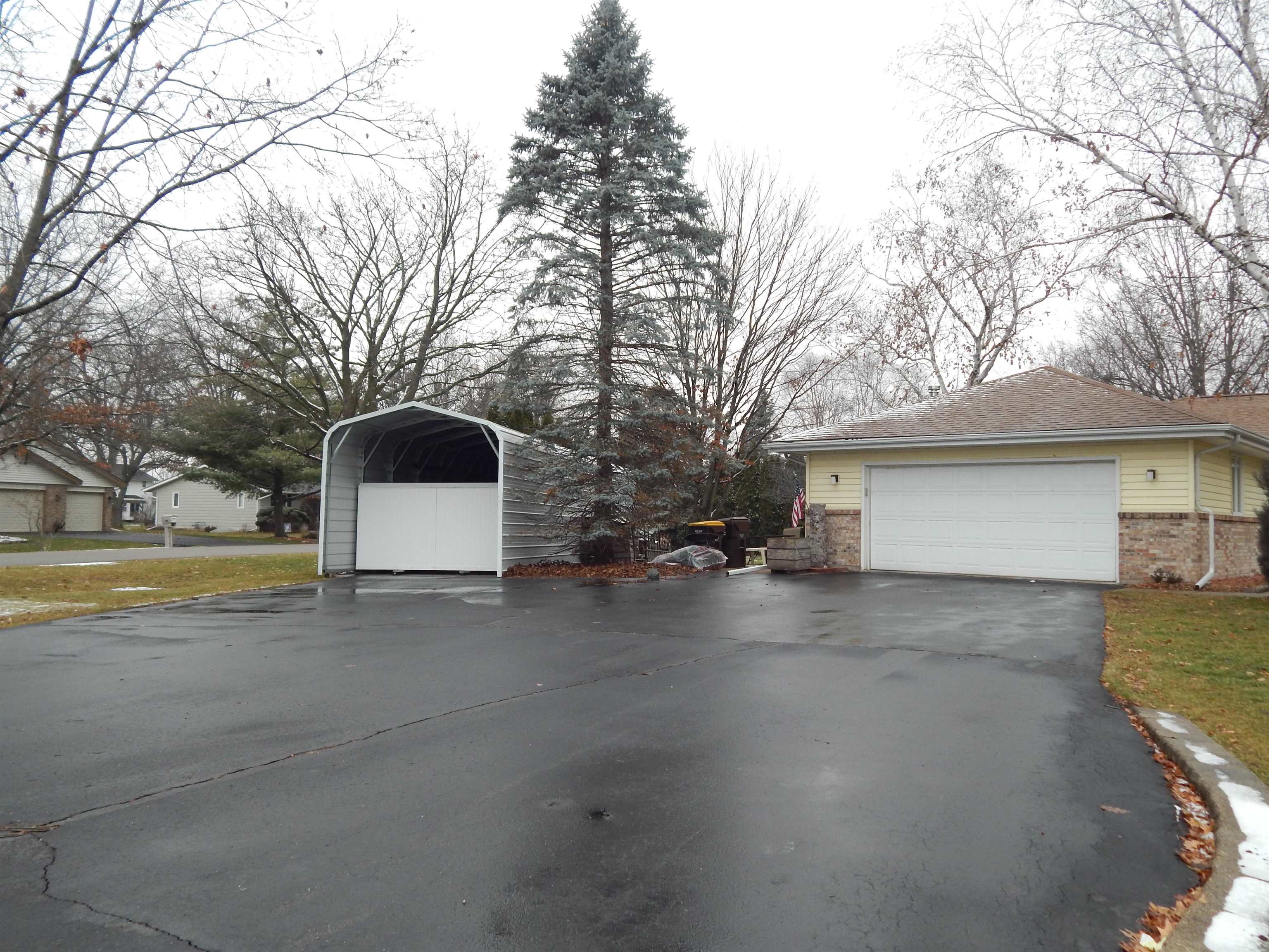 208 Cork Road Rockton, IL 61072 - Photo 3 of 27 Gallery Image 3