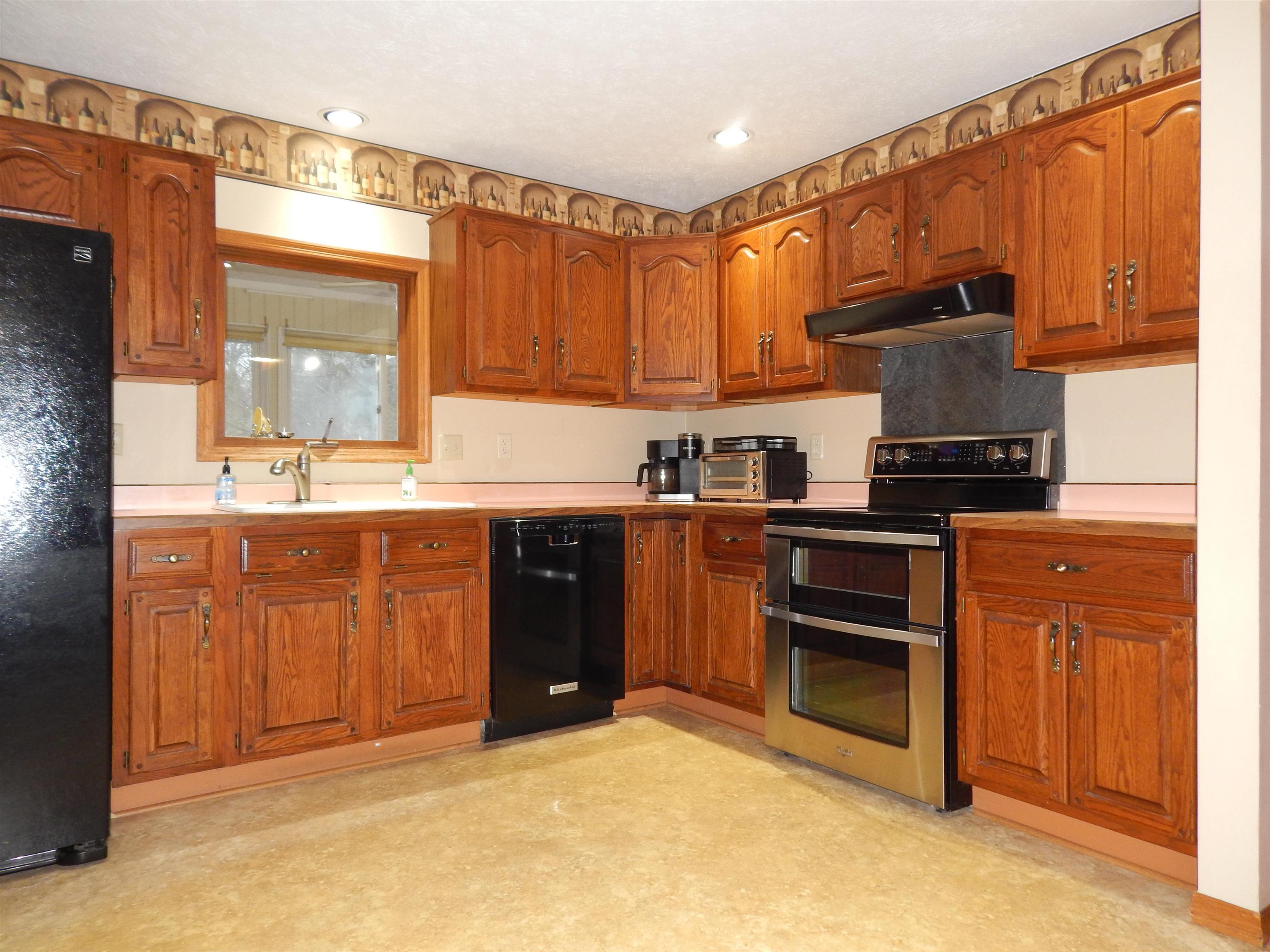 208 Cork Road Rockton, IL 61072 - Photo 9 of 27 Gallery Image 9