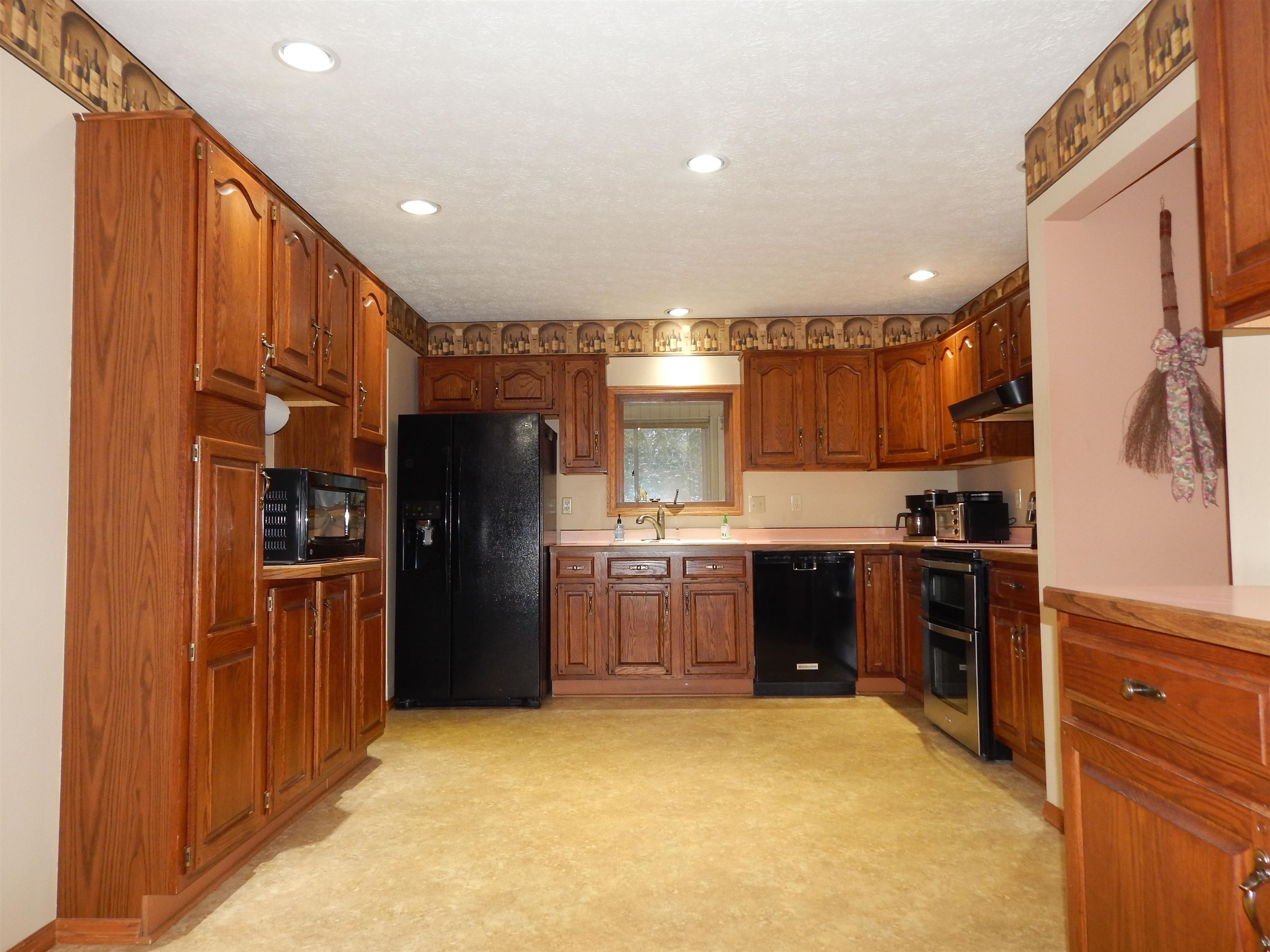 208 Cork Road Rockton, IL 61072 - Photo 10 of 27 Gallery Image 10