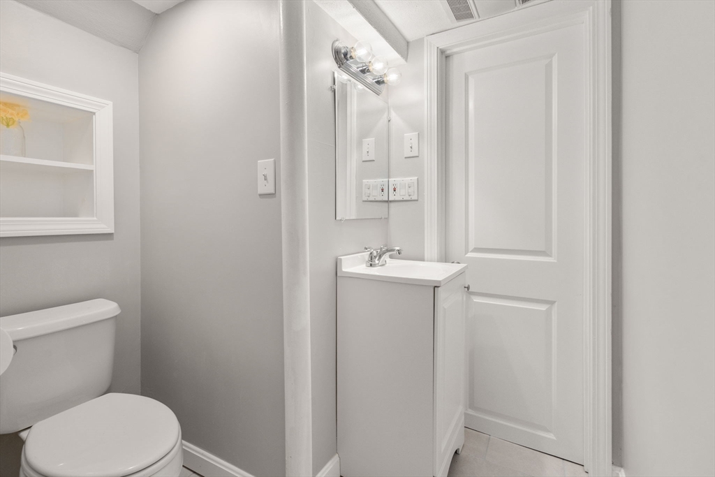 38 Overlook Road Waltham, MA 02451 - Photo 25 of 39