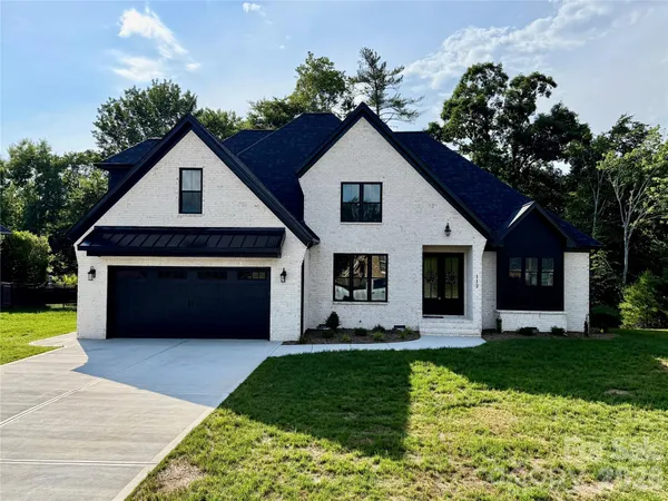 $899,900 | 112 Wexford Point, Unit 5, Hickory, NC 28601